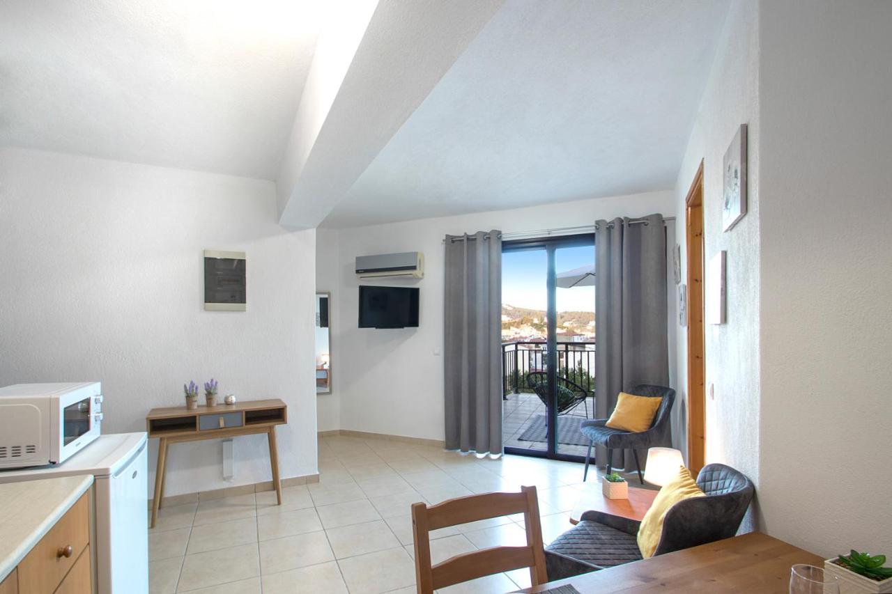 D & E Apartments Skiathos Town Ngoại thất bức ảnh